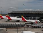 Varios aviones de Iberia aparcados en el Aeropuerto de Madrid-Barajas Adolfo Su&aacute;rez durante el estado de alarma