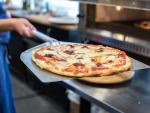 La pizza casera puede llevar los ingredientes que cada persona desee.