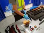 Imagen de las armas encontradas por la Polic&iacute;a.