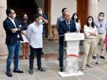El alcalde de Antequera, Manuel Bar&oacute;n, en rueda de prensa junto al equipo de gobierno