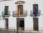 Banderas a media asta en el Ayuntamiento de Estepa (Sevilla).