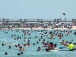Bañistas en una playa de Miami Beach, Florida (EE UU), el 12 de julio de 2020, día en que el estado registró 15.300 nuevos casos de coronavirus.