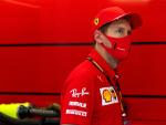 Sebastian Vettel, en el garaje de Ferrari