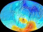 Mapa de la Tierra que muestra la desviaci&oacute;n actual de la direcci&oacute;n esperada del campo magn&eacute;tico.