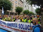Protesta de trabajadores de Alcoa ante el Parlamento gallego el d&iacute;a de constituci&oacute;n de la C&aacute;mara