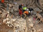 Los equipos de rescate siguen buscando supervivientes bajo los escombros de Beirut (L&iacute;bano).