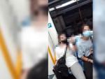 Tres chicas agreden e insultan a una pareja extranjera en el Metro de Madrid.