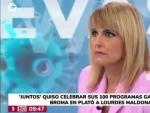 La presentadora Lourdes Maldonado sufre una broma en directo en 'Telemadrid'.