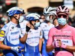 Joao Almeida, del Deuceuninck-Quickstep, con el maillot de l&iacute;der del Giro