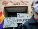 La organizaci&oacute;n &quot;Estudiantes en lucha&quot; celebra una concentraci&oacute;n frente al colegio mayor Galileo Galilei de Val&egrave;ncia.