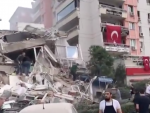 Un edificio destrozado en el suelo tras el terremoto de magnitud 7 en Turqu&iacute;a