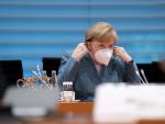 La canciller alemana, Angela Merkel, con mascarilla.
