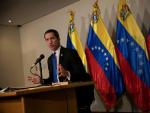 El presidente encargado de Venezuela, Juan Guaid&oacute; comparece antes de la celebraci&oacute;n de las legislativas.