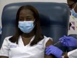 Enfermera se convierte en primera persona en recibir vacuna contra Covid en EEUU