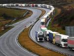 Camiones parados en la frontera de Reino Unido a la espera de poder cruzar a Francia