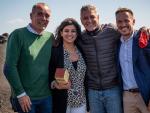 George Clooney junto al presidente del Cabildo de La Palma, Mariano H. Zapata, y otros miembros de la Corporaci&oacute;n insular