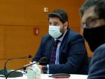 El consejero de Salud de Murcia dimite tras su pol&eacute;mica vacunaci&oacute;n
