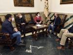Reuni&oacute;n con representantes de afectados por el cierre de Dentix en Antequera