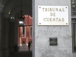 Placa en la puerta principal del edificio del Tribunal de Cuentas en Madrid