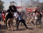 Manifestantes se enfrentan a la polic&iacute;a durante una jornada de protesta contra el Gobierno de Jovenel Moise, en Puerto Pr&iacute;ncipe (Hait&iacute;).