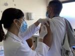 Archivo - M&aacute;s de 384.000 personas ya han recibido la vacuna de la gripe en Castilla-La Mancha
