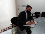 El conseller de Movilidad y Vivienda, Josep Mar&iacute;, firma la primera resoluci&oacute;n de expropiaci&oacute;n de viviendas de grandes propietarios en Baleares.