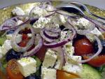 La ensalada griega, un cl&aacute;sico de las ensaladas mediterr&aacute;neas.