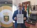 Archivo - El alcalde de Bormujos tras registrar su petici&oacute;n en el Juzgado de Paz