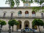 Archivo - Fachada del Ayuntamiento de Sevilla durante el estado de alarma