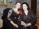 La soprano Montserrat Mart&iacute;, junto a su madre, Montserrat Caball&eacute;.