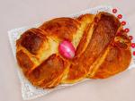 El 'tsoureki' es un pan griego que se elabora durante la Pascua.