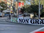 Pancarta contra Vox en Vallecas, en una foto de @bukaneros92.