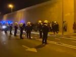 La Guardia Urbana de Barcelona interviene en una fiesta ilegal en el barrio del Poblenou de Barcelona.