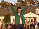 El golfista japon&eacute;s Hideki Matsuyama, tras proclamarse vencedor del Masters de Augusta.
