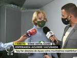 Esperanza Aguirre recibe la vacuna de AztraZeneca.