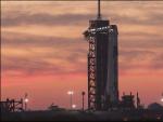 El cohete Falcon 9 y la nave Crew Dragon en la plataforma de lanzamiento. @Space_Station el viernes 23 de abril a las 5:49 am EDT.