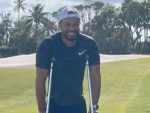 Tiger Woods, sonriente en su primera fotograf&iacute;a tras el accidente.