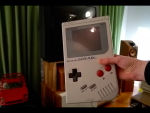 La 'Game Man' tiene un tama&ntilde;o mucho m&aacute;s grande que la Game Boy.