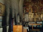 Huellas del incendio en el retablo de la iglesia de Balboa.