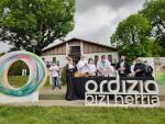 La asociaci&oacute;n Jakitea realiza el corte del nuevo queso Idiazabal en Ordizia (Gipuzkoa)