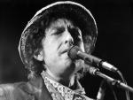 Una guitarra y una arm&oacute;nica. Con eso Bob Dylan ha construido toda una leyenda a sus 80 a&ntilde;os. Cantautor esquivo, de letras cr&iacute;pticas, lleno de desplantes y cambios que s&oacute;lo &eacute;l entiende.