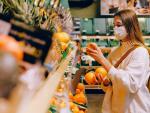 Cada vez son m&aacute;s los consumidores que, adem&aacute;s de ir al supermercado a por frescos, hacen la compra 'online'.