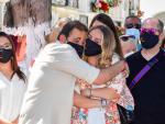 David Flores abraza a su hermana, Roc&iacute;o Flores, en el homenaje a Roc&iacute;o Jurado por el 15 aniversario de su fallecimiento.