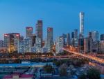 La capital china se ha convertido en la ciudad del mundo con m&aacute;s habitantes superando los 1.000 millones de d&oacute;lares. Por un estrecho margen se impone a Nueva York gracias a sus 100 milmillonarios.