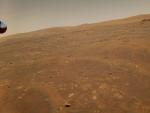 Esta imagen fue tomada por Ingenuity a 10 metros de altura en Marte durante su sexto vuelo.