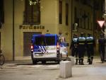 La Polic&iacute;a Local patrulla la zona de la Plaza de San Justo de Salamanca tras el cierre de la hosteler&iacute;a