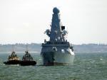 El destructor de la Royal navy HMS Defender cerca del puerto de Odessa.