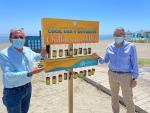 Rinc&oacute;n instala paneles informativos para concienciar sobre las consecuencias de arrollar colillas en la playa