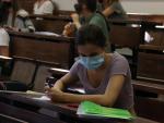 Una estudiante en las pruebas de las PAU en una foto de archivo.