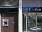 CaixaBank y sindicatos firman un ERE para 6.452 empleados, un tope de 76 en Galicia